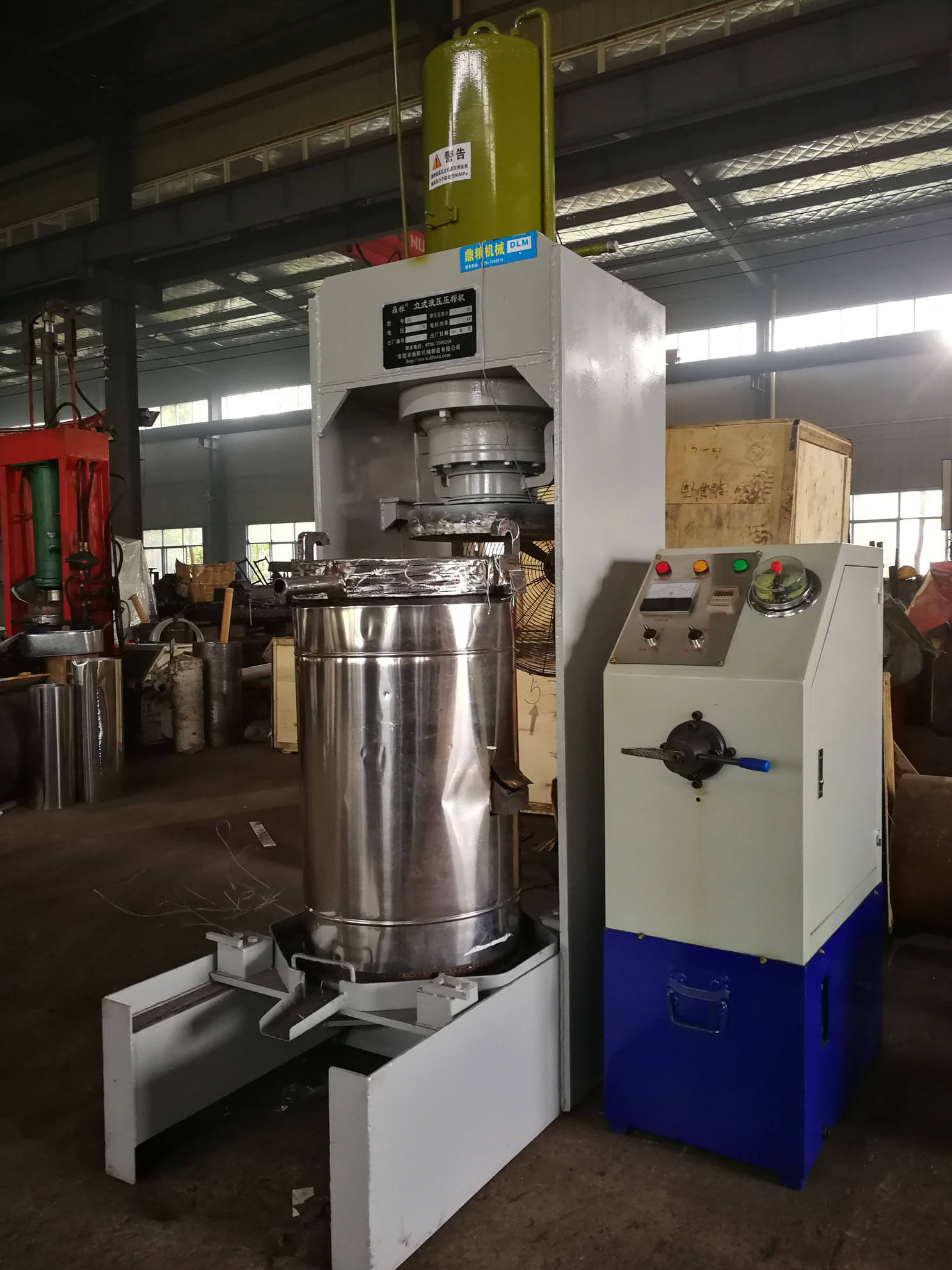 不銹鋼超高壓立式液壓壓榨機，果汁壓榨機，果渣壓榨機，藥材壓榨，油渣處理，白土壓榨